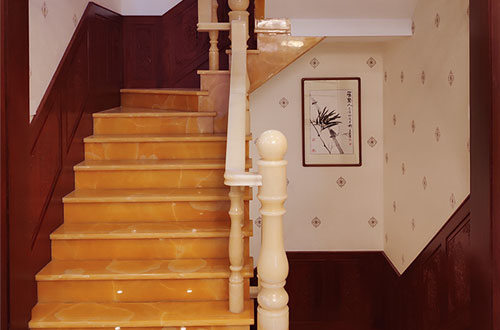 铜川中式别墅室内汉白玉石楼梯的定制安装装饰效果